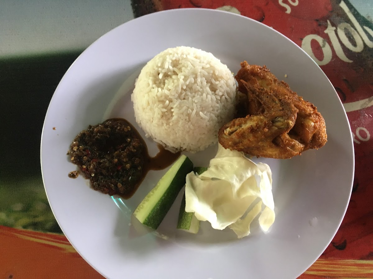 Ayam Lepaas Photos 2